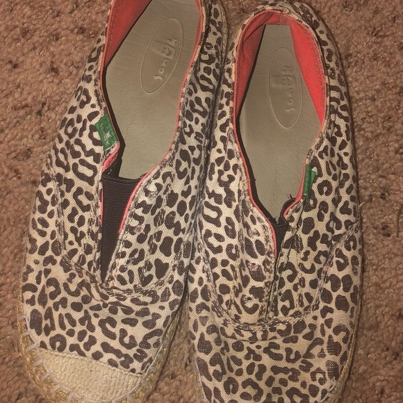 Sanuks - Picture 1 of 2